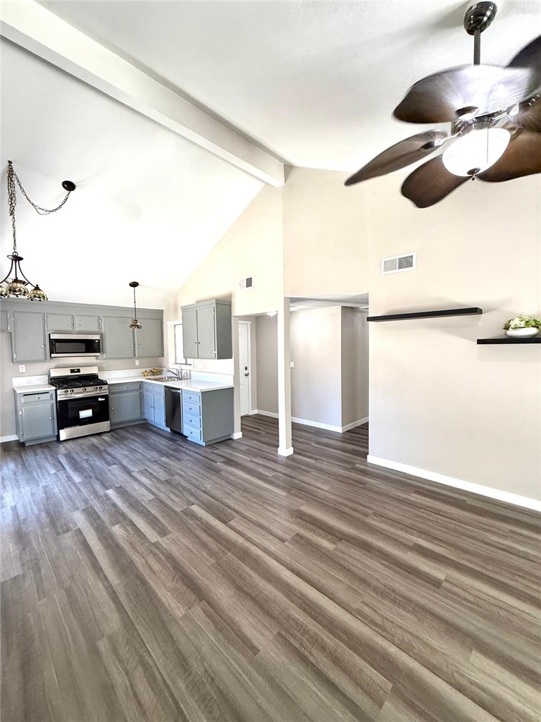 44251 Raysack Avenue Lancaster, CA 93535 - Photo 7 of 24 Kitchen/Dining room/Living room