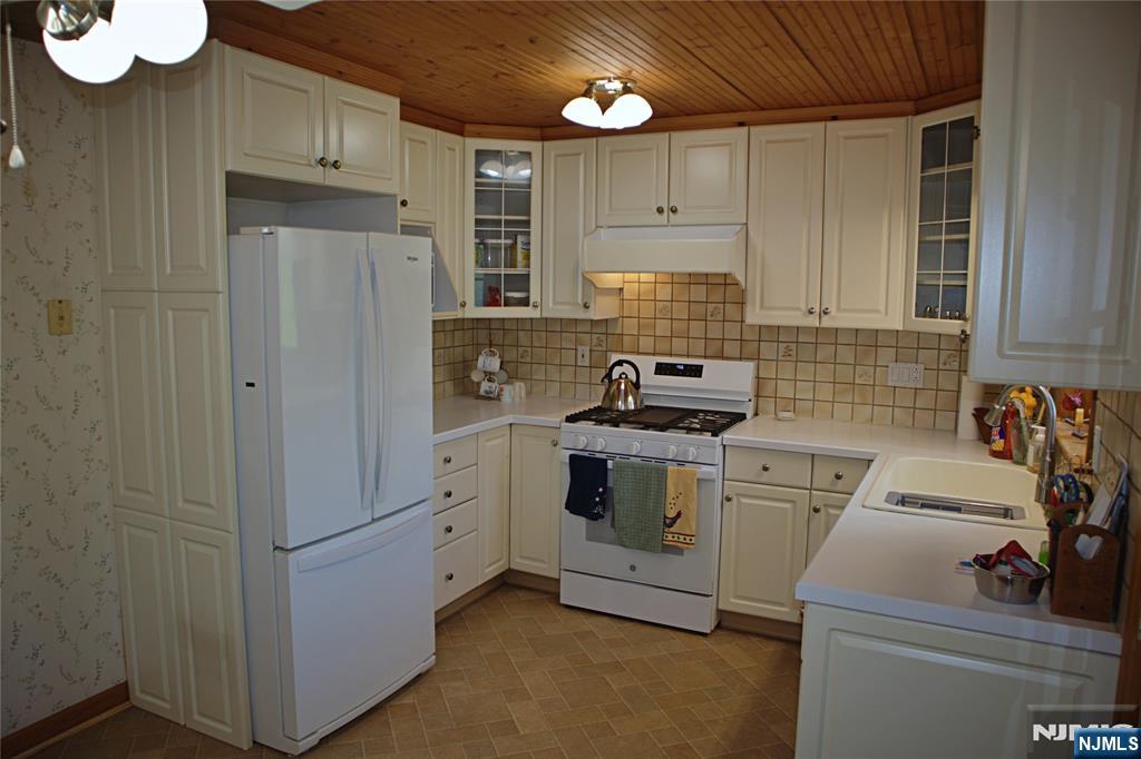 138 11th Street Wood-Ridge, NJ 07075 - Photo 8 of 30 Gallery Image 8