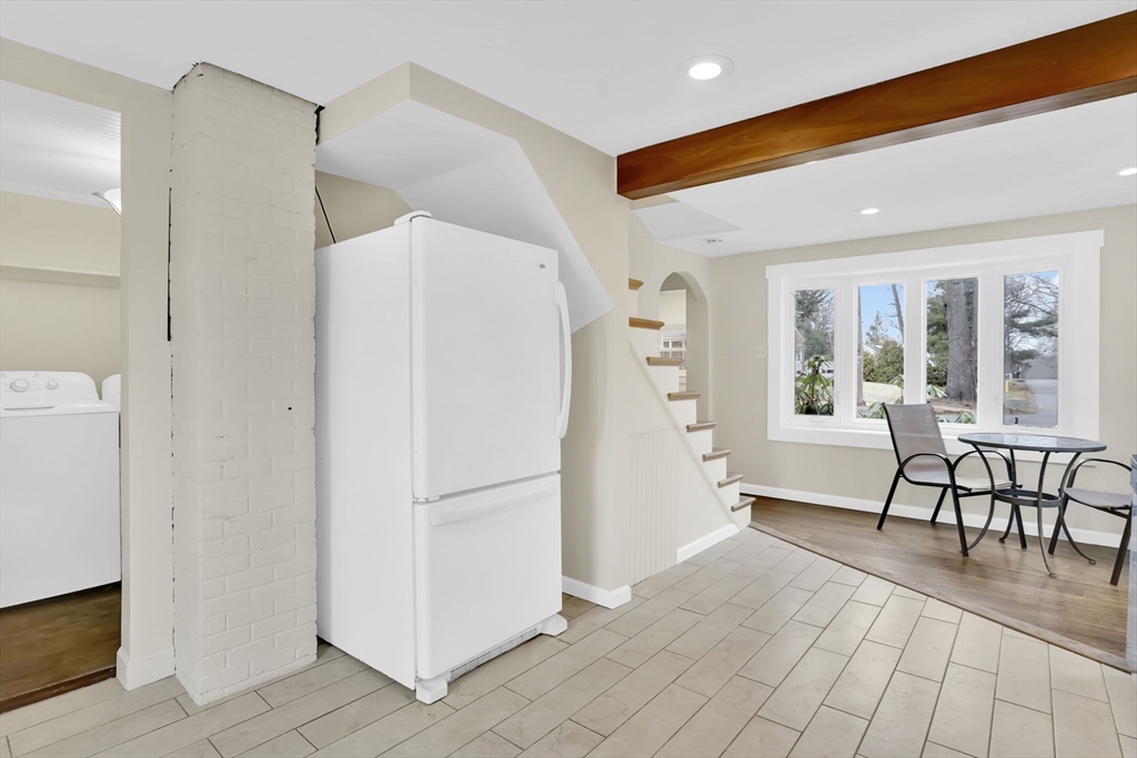 86 Albert Street West Springfield, MA 01089 - Photo 11 of 32