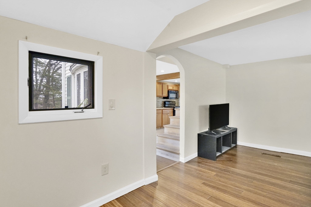 86 Albert Street West Springfield, MA 01089 - Photo 16 of 32