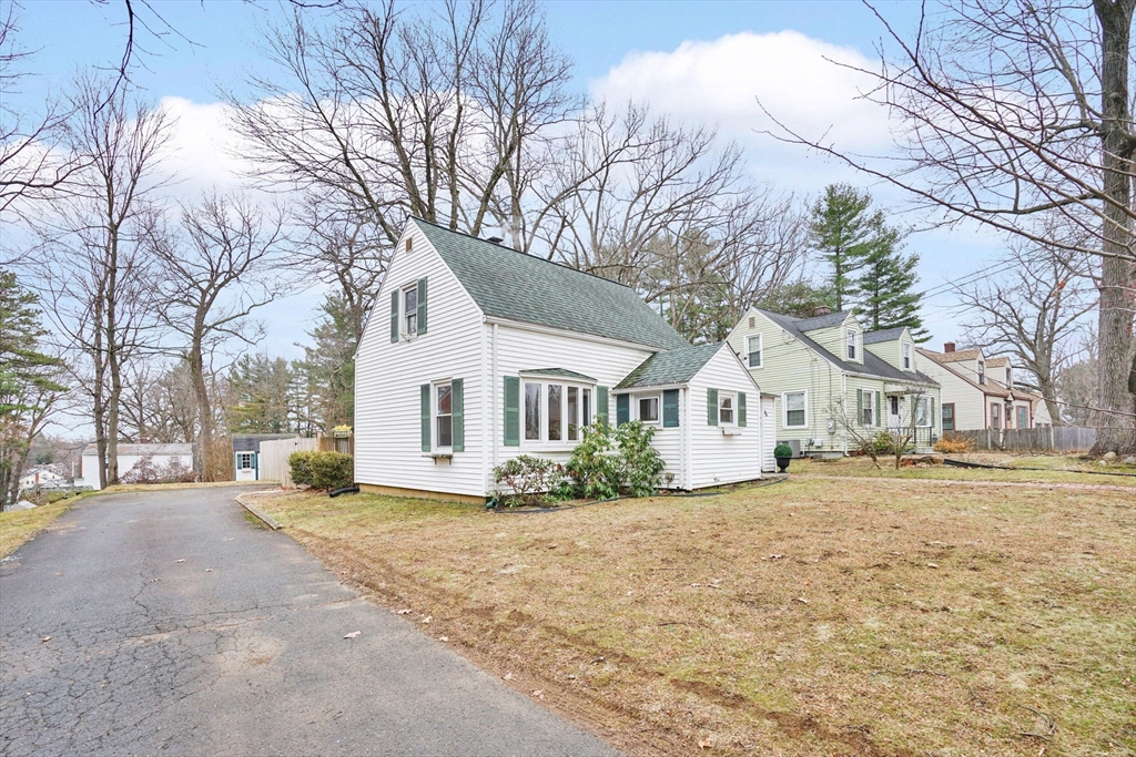 86 Albert Street West Springfield, MA 01089 - Photo 2 of 32