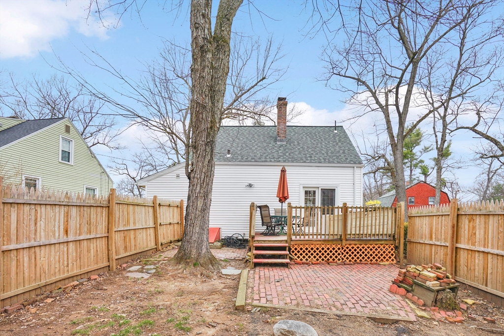 86 Albert Street West Springfield, MA 01089 - Photo 5 of 32