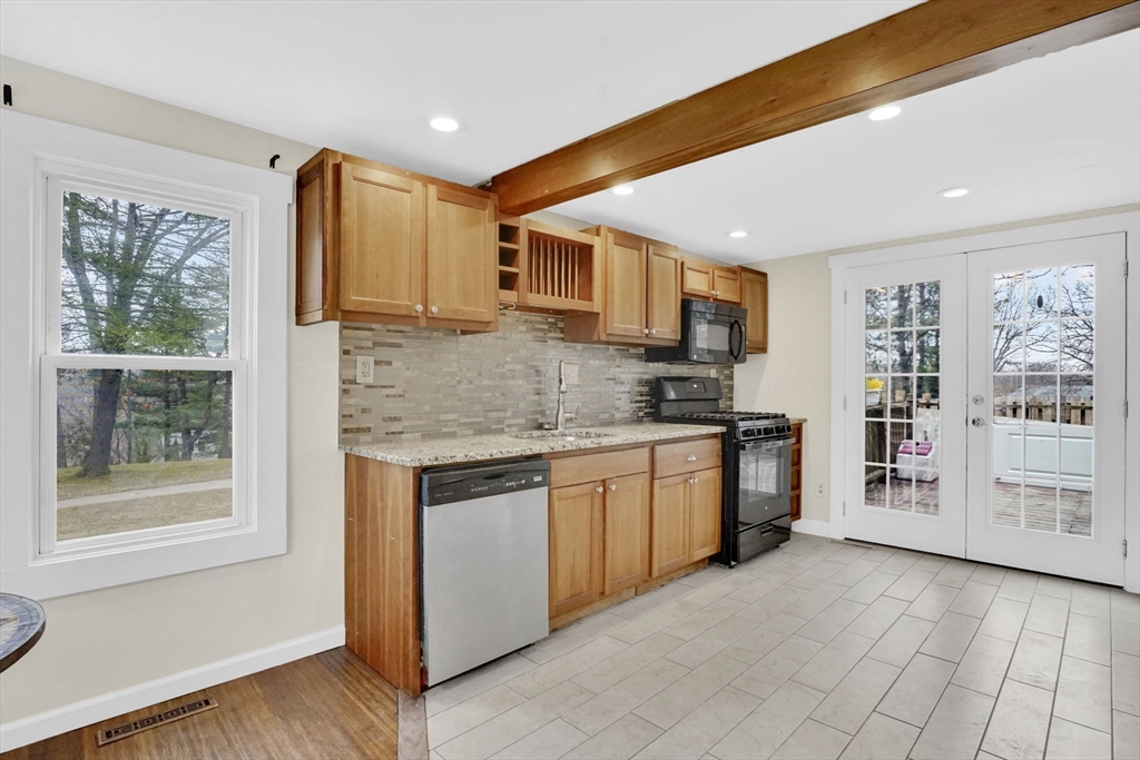 86 Albert Street West Springfield, MA 01089 - Photo 7 of 32