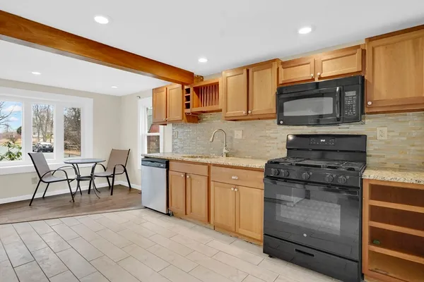 $259,900 | 86 Albert Street, West Springfield, MA 01089