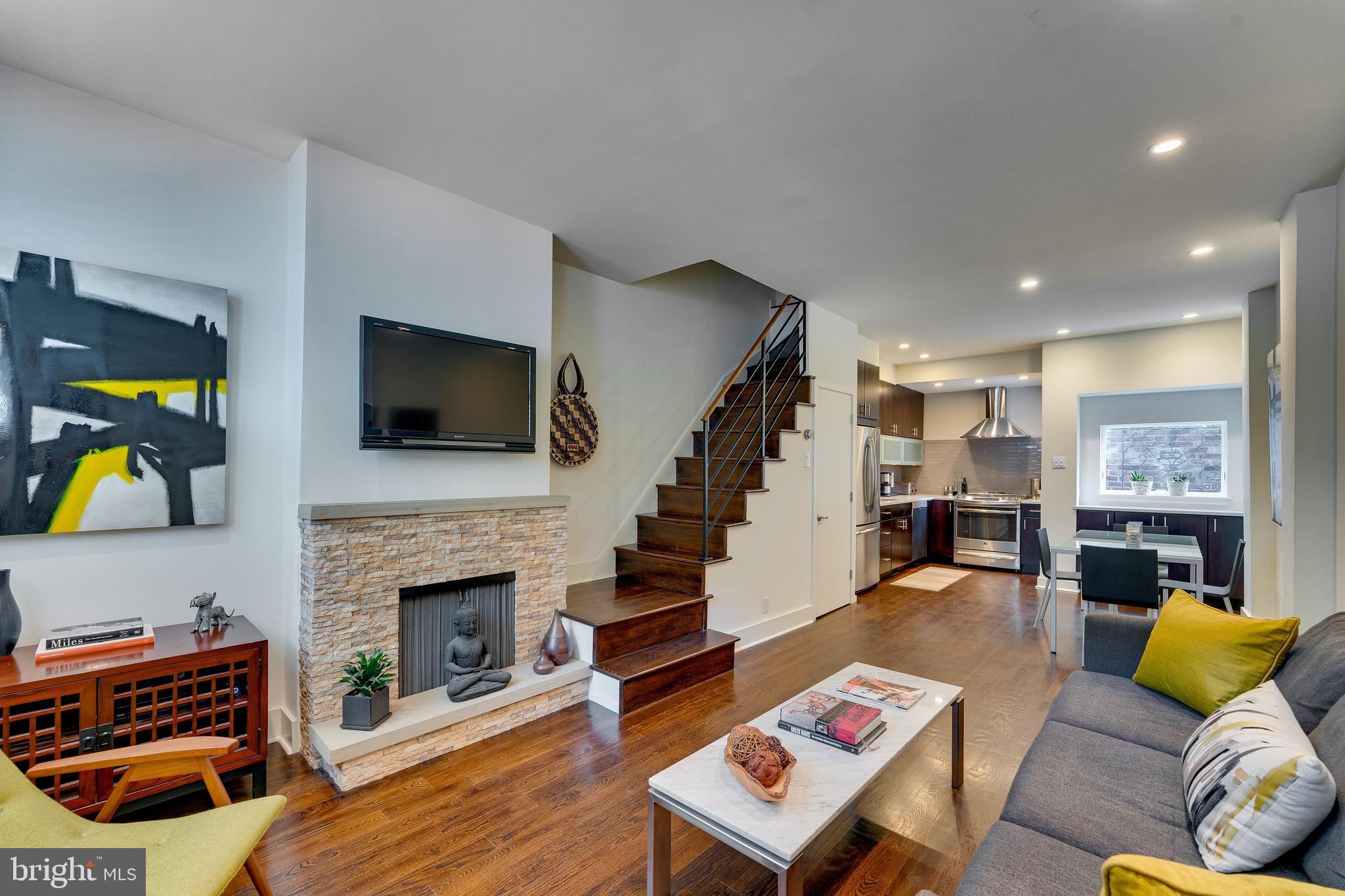 2011 Waverly Street Philadelphia, PA 19146 - Photo 2 of 17