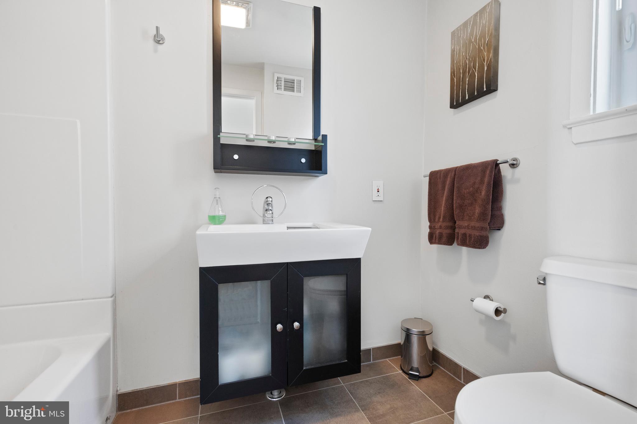 2011 Waverly Street Philadelphia, PA 19146 - Photo 11 of 17