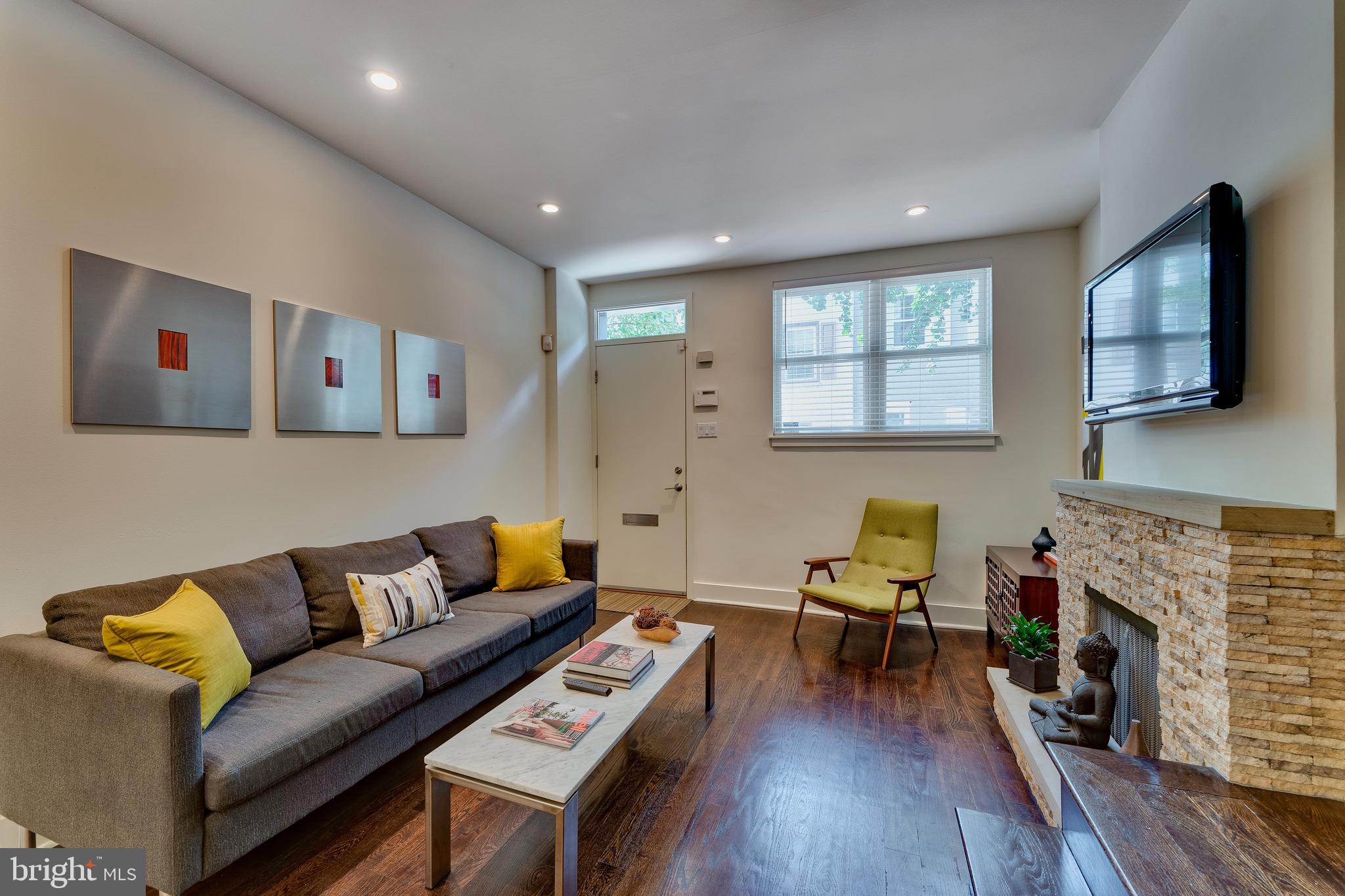 2011 Waverly Street Philadelphia, PA 19146 - Photo 4 of 17