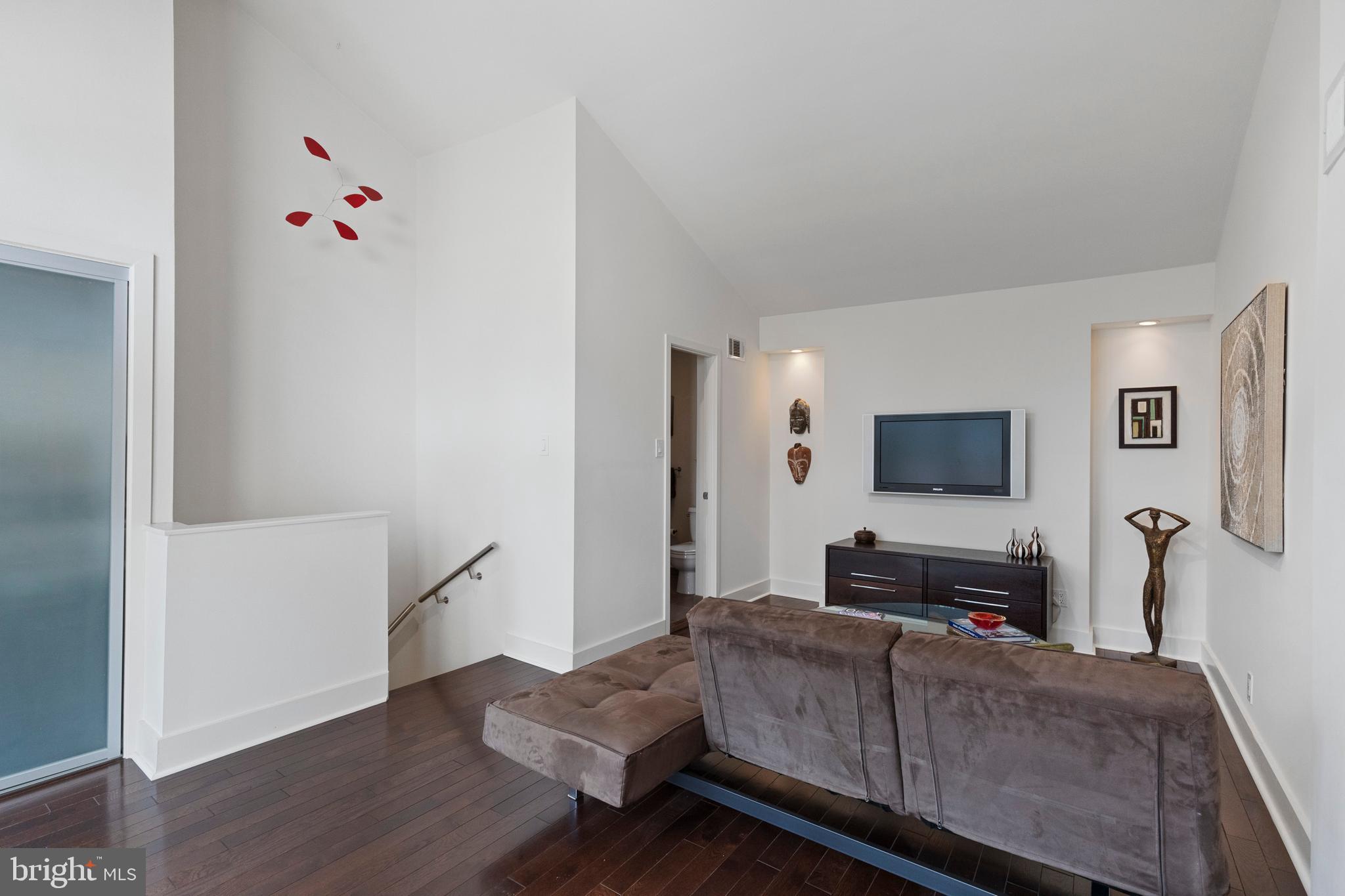 2011 Waverly Street Philadelphia, PA 19146 - Photo 10 of 17