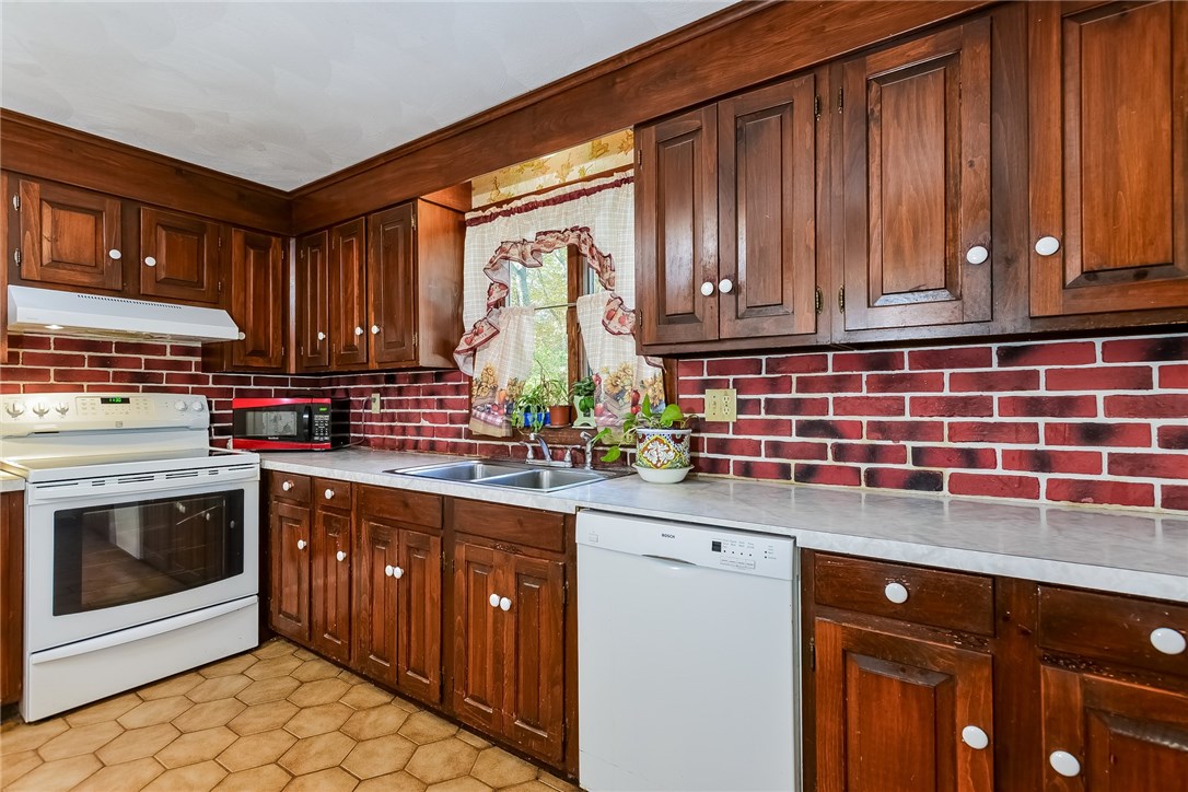81 Franklin Road Scituate, RI 02825 - Photo 10 of 32