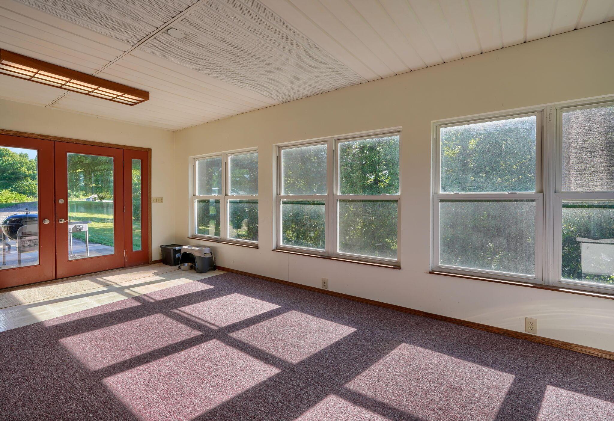 27837 Locust Grove Road McArthur, OH 45651 - Photo 54 of 73 66. Sunroom (2)