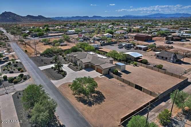 1614 West Maddock Road Phoenix, AZ 85086 - Photo 30 of 88 005-067-Community View-666x444