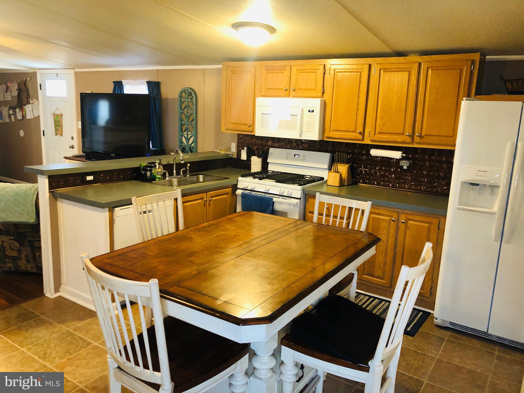 7810 Clark Road, Unit A17 Jessup, MD 20794 - Photo 5 of 32 Spacious kitchen