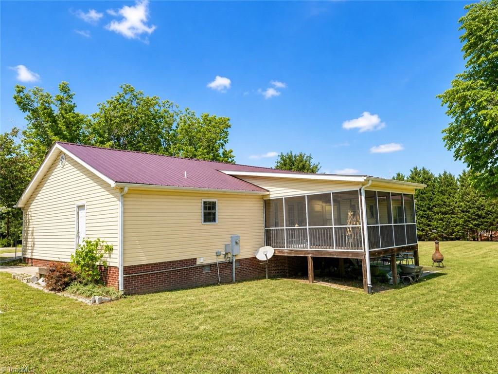 858 George Murphy Road Winston-Salem, NC 27107 - Photo 4 of 23