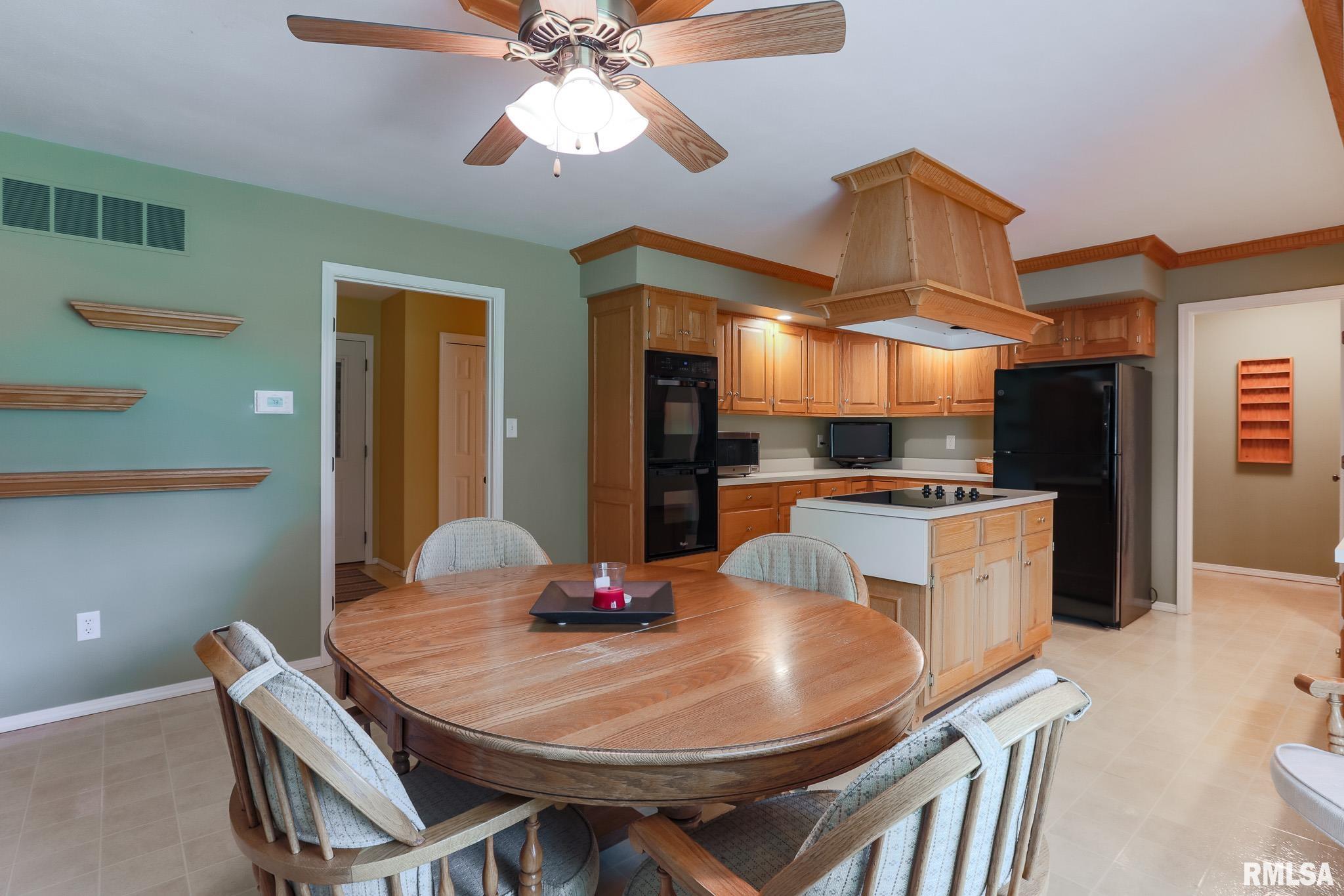 2816 Sheridan Road Pekin, IL 61554 - Photo 18 of 32