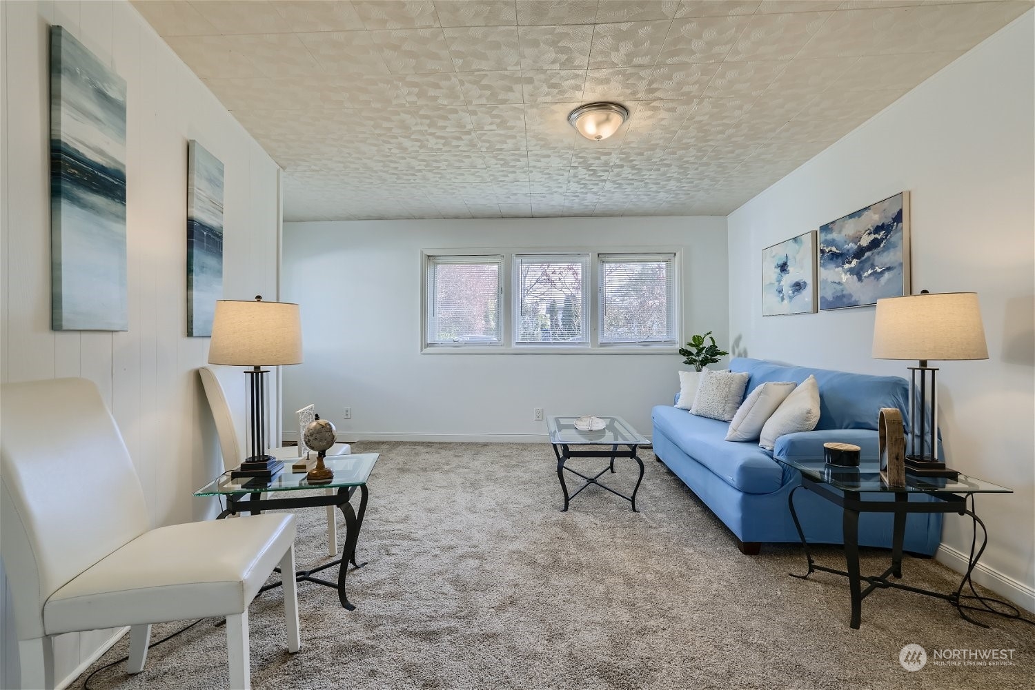675 Edmonds Avenue Northeast Renton, WA 98056 - Photo 2 of 14 a living room with furniture and a lamp