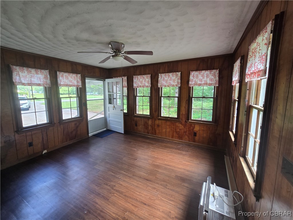 1697 Old Ferry Road Hudgins, VA 23076 - Photo 4 of 34 Large Bright Family Room
