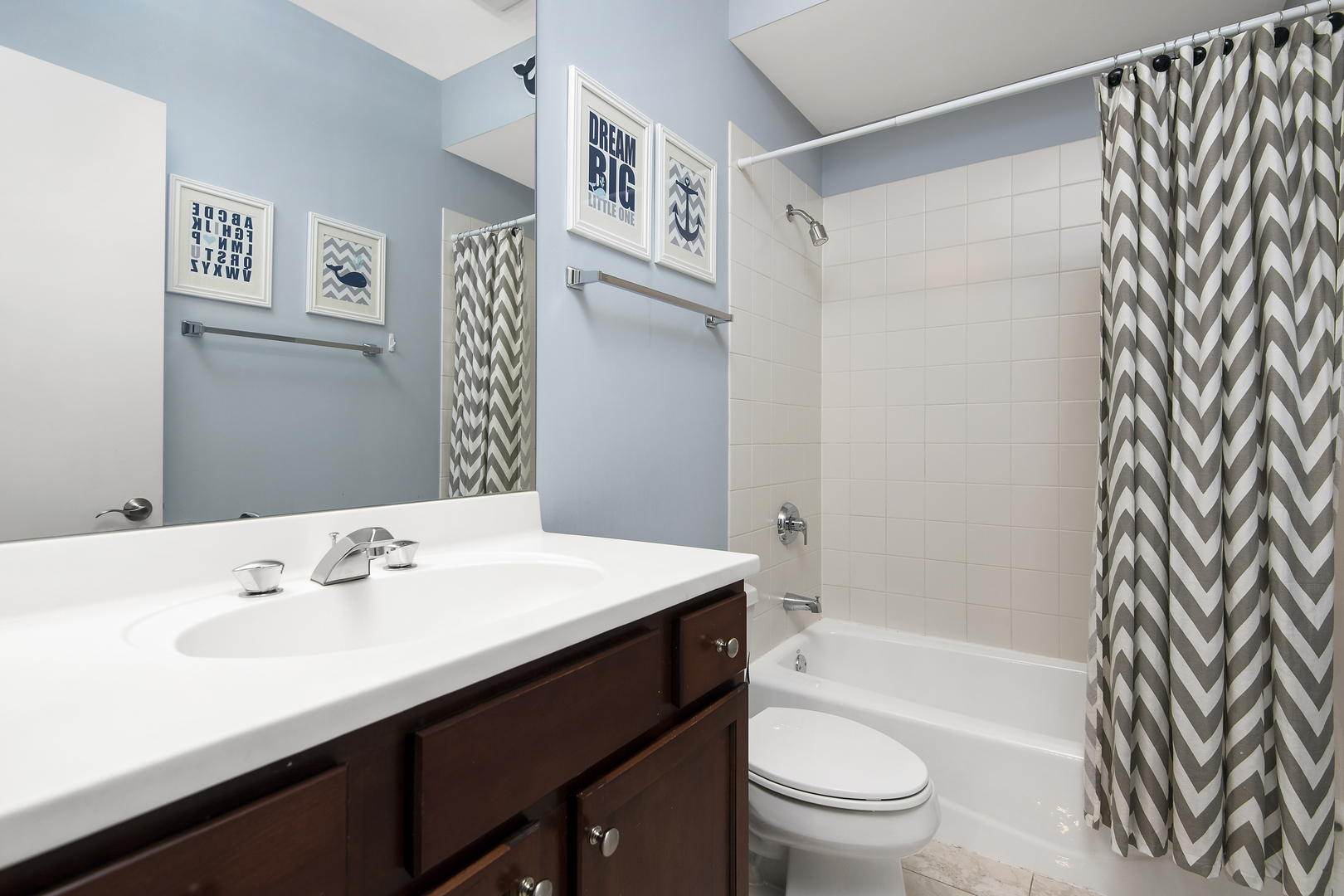 520 North Peoria Street Chicago, IL 60642 - Photo 12 of 20 a bathroom with a sink a toilet a shower curtain and a bath tub