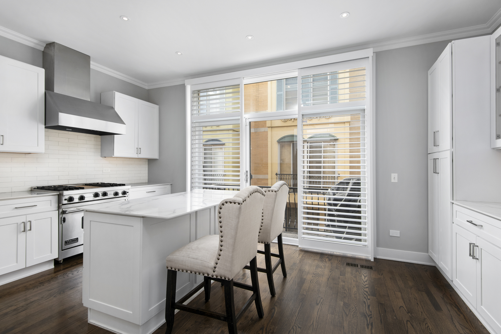 520 North Peoria Street Chicago, IL 60642 - Photo 2 of 20 a kitchen with a table chairs and a window