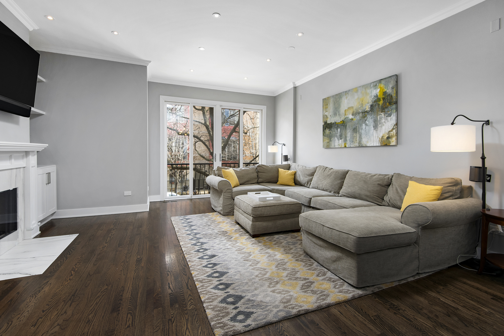 520 North Peoria Street Chicago, IL 60642 - Photo 8 of 20 a living room with furniture and a flat screen tv