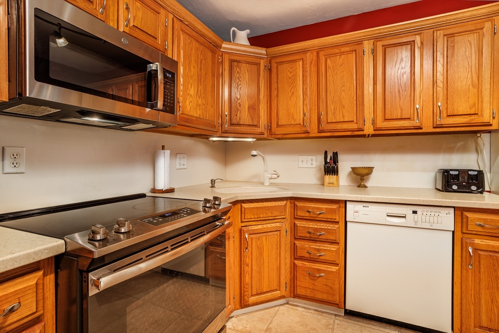 909 Ridgefield Circle, Unit 909C Clinton, MA 01510 - Photo 4 of 40