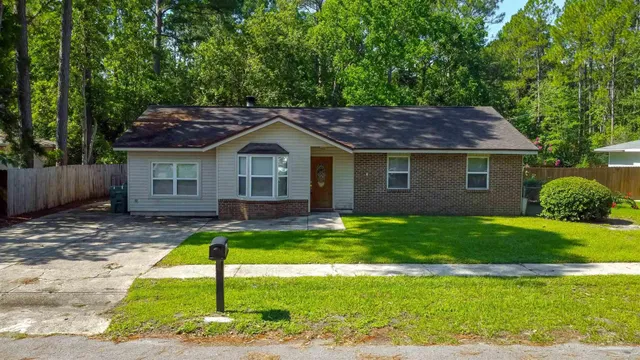 $1,950 | 848 Meadow Lane, Fort Walton Beach, FL 32547