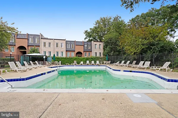 $314,999 | 5020 7th Road South, Unit 102, Arlington, VA 22204
