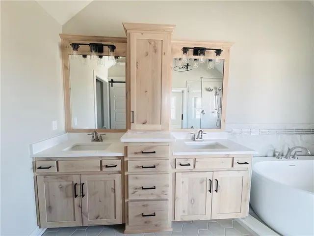 $699,900 | 12585 North Beacon Court, Platte City, MO 64079