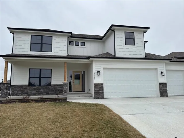 $719,900 | 12585 North Beacon Court, Platte City, MO 64079