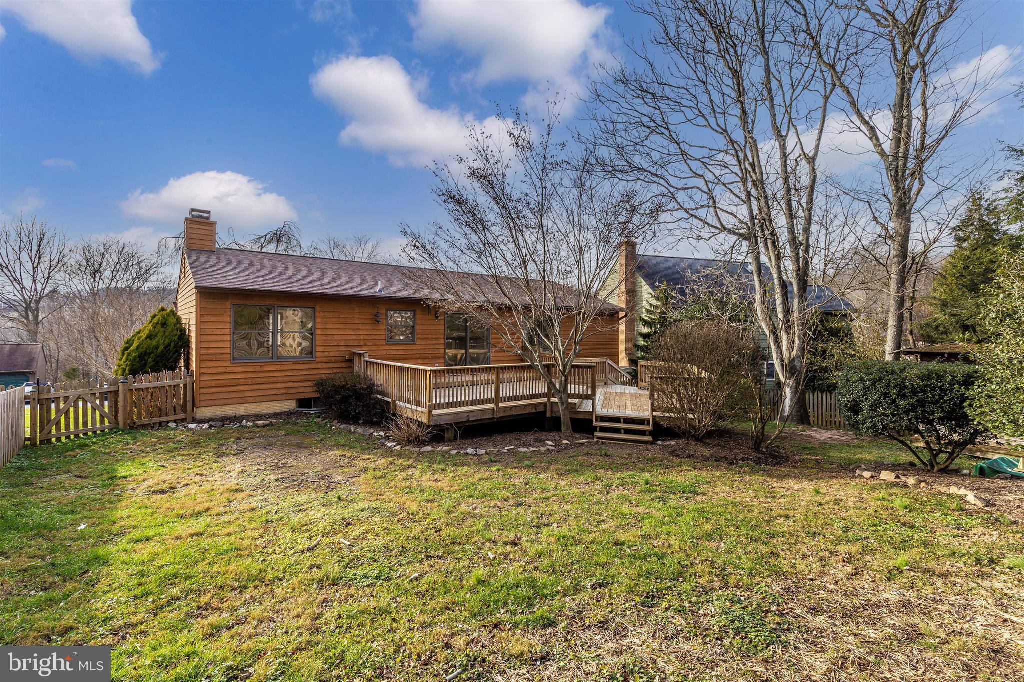 6915 Fox Chase Road New Market, MD 21774 - Photo 21 of 56 Large level backyard