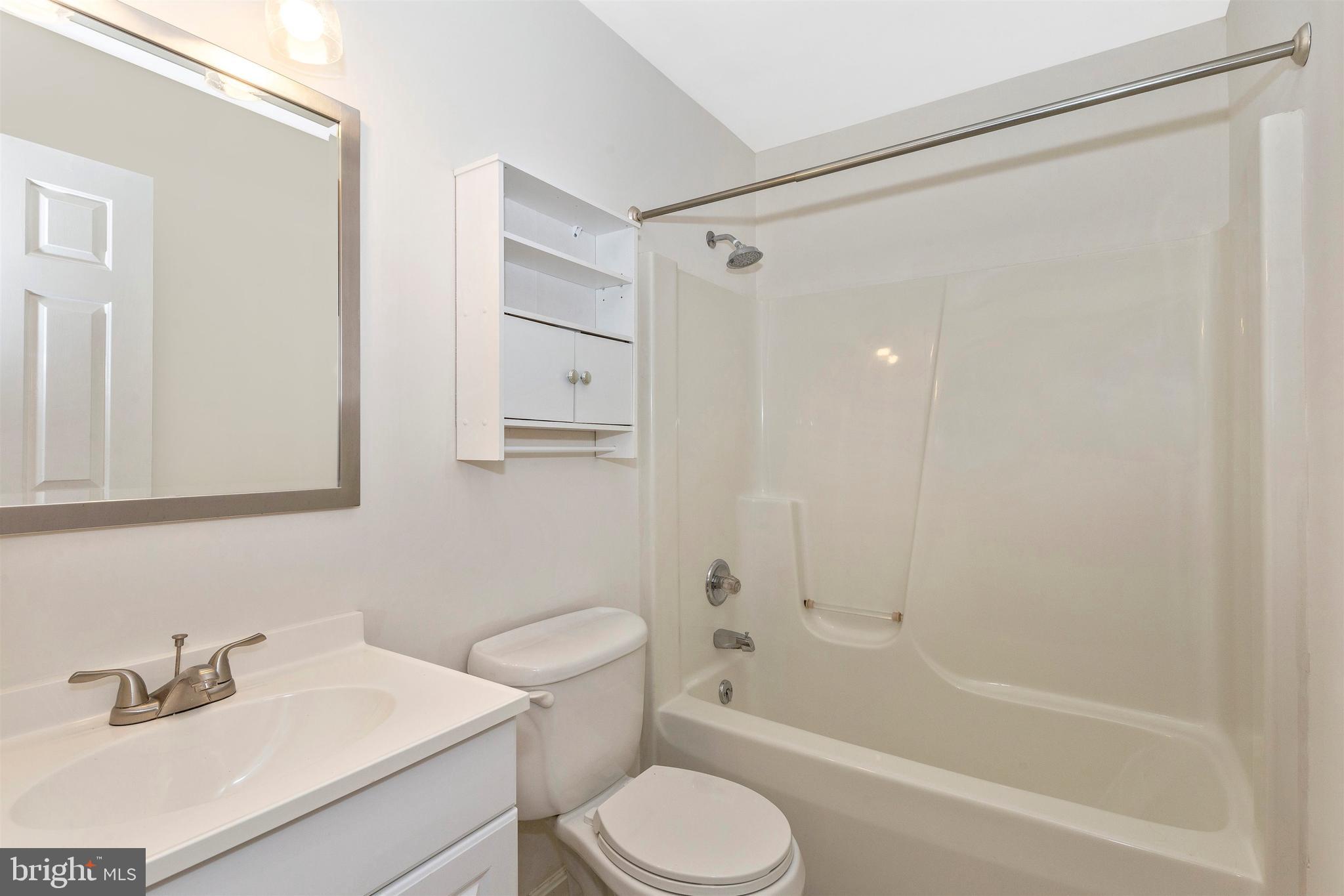 6915 Fox Chase Road New Market, MD 21774 - Photo 39 of 56 Main bedroom full bath