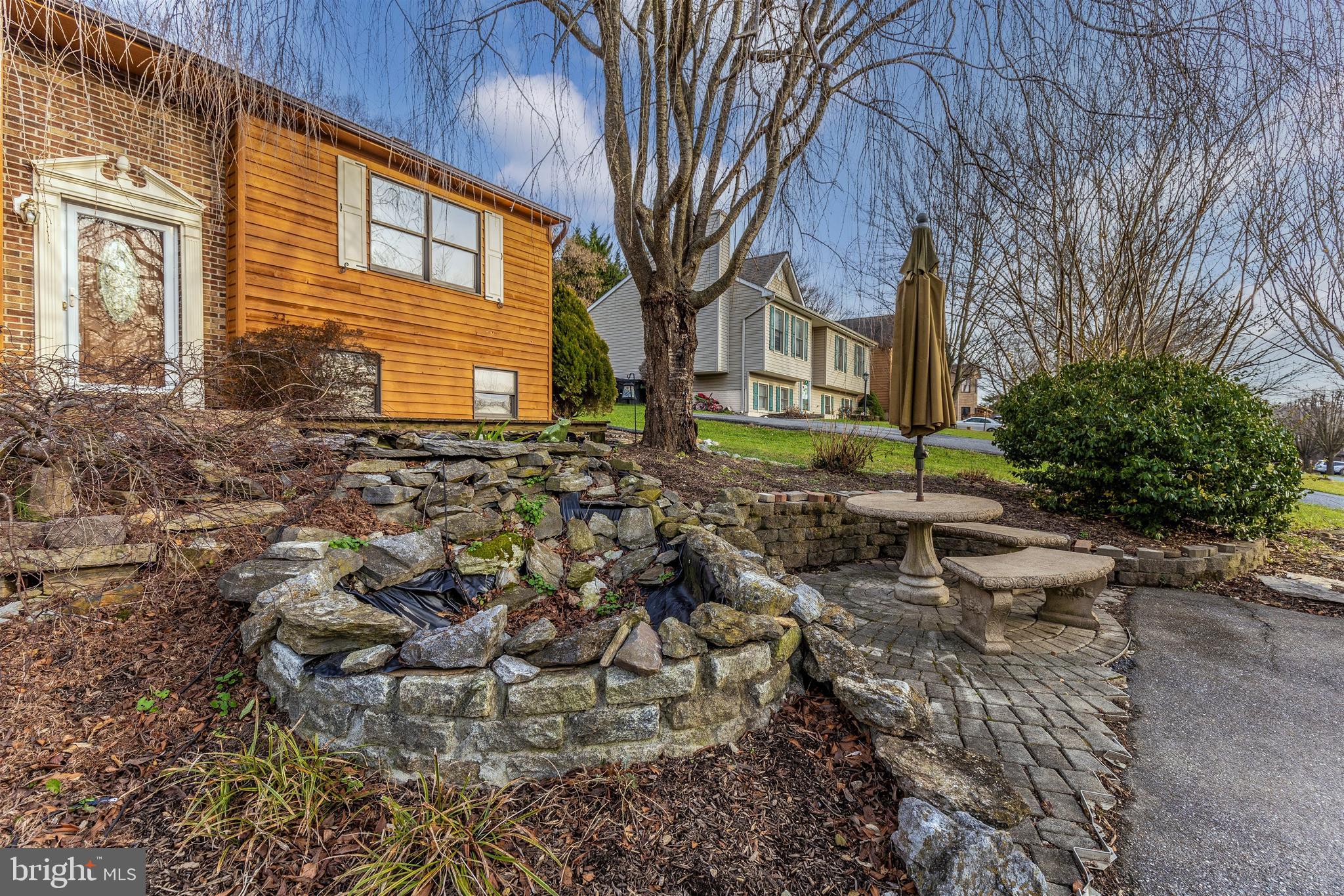 6915 Fox Chase Road New Market, MD 21774 - Photo 5 of 56 Lovely front yard