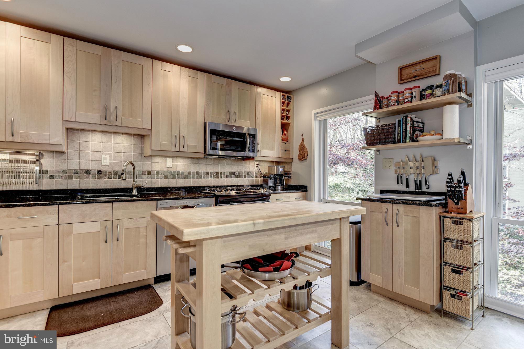 11460 Orchard Lane Reston, VA 20190 - Photo 8 of 30 Kitchen