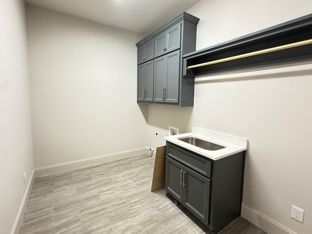 6013 Long Branch Midland, GA 31820 - Photo 17 of 21 Laundry Room