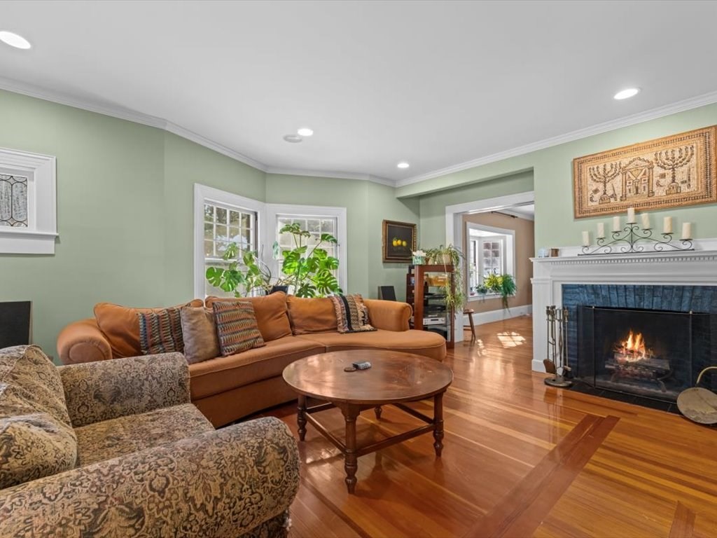 40 Chestnut Street Wellesley, MA 02481 - Photo 8 of 42