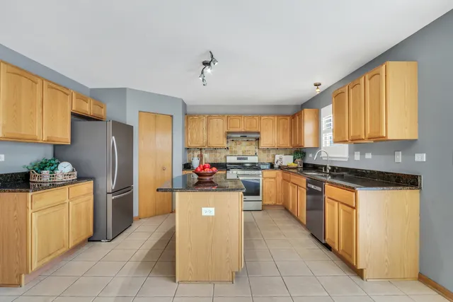 $440,000 | 1122 Waverly Drive, Lake Villa, IL 60046