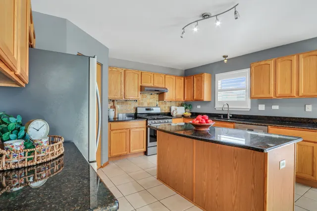 $440,000 | 1122 Waverly Drive, Lake Villa, IL 60046