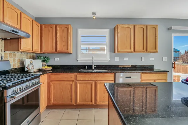 $440,000 | 1122 Waverly Drive, Lake Villa, IL 60046