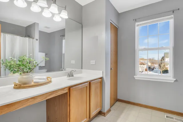 $440,000 | 1122 Waverly Drive, Lake Villa, IL 60046