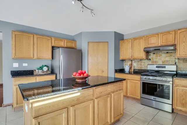 $440,000 | 1122 Waverly Drive, Lake Villa, IL 60046