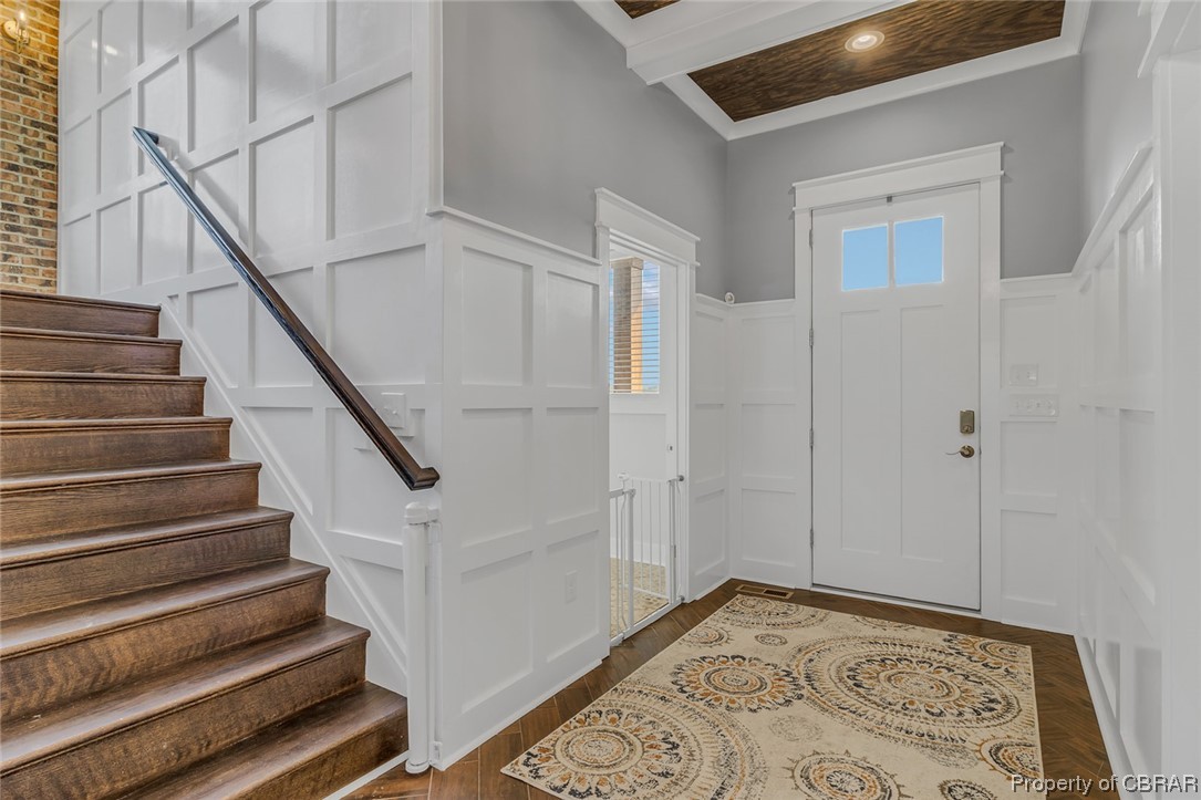 568 Captains Way Reedville, VA 22539 - Photo 23 of 49 Front hall and stairway