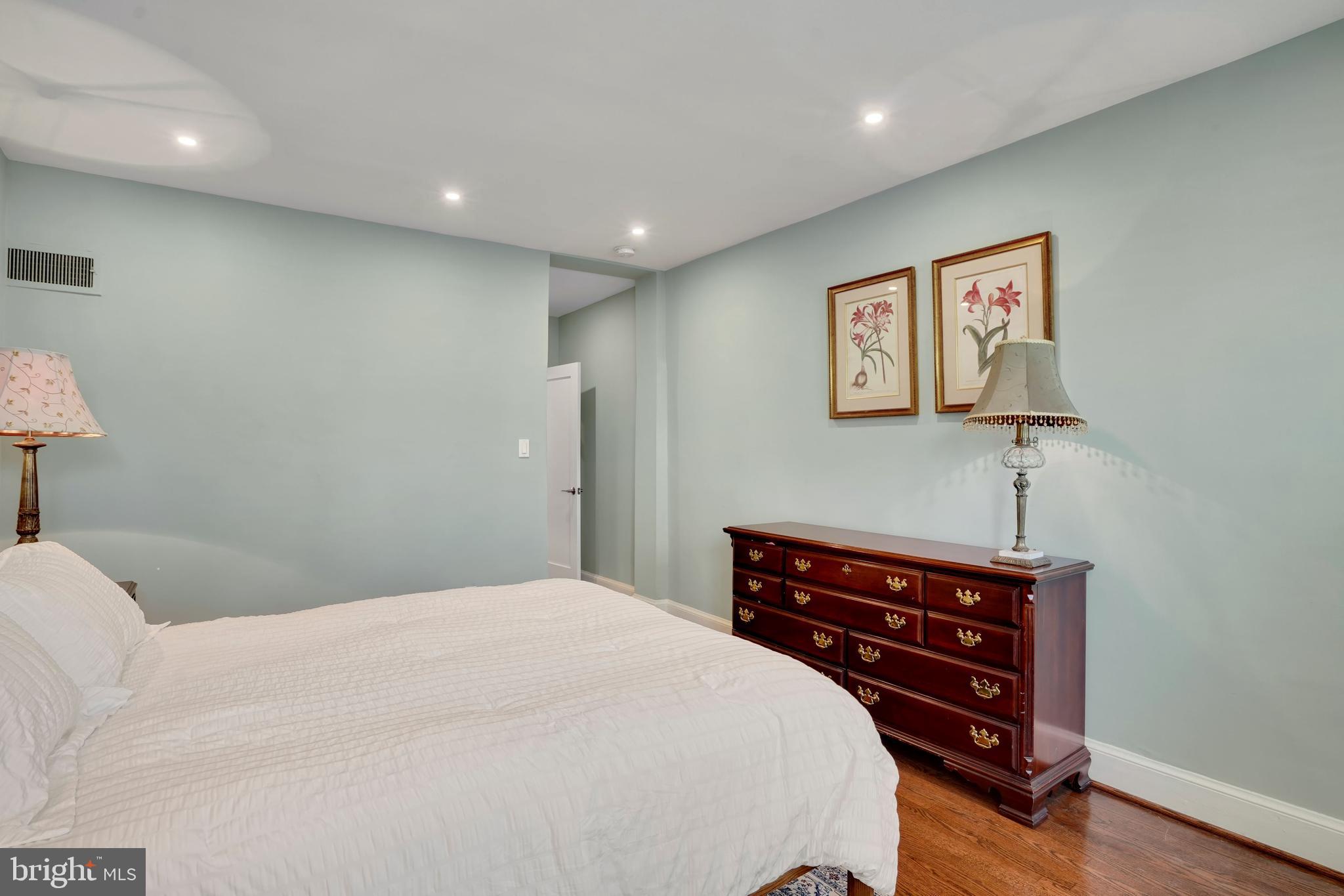 1513 Corcoran Street Northwest Washington, DC 20009 - Photo 19 of 34