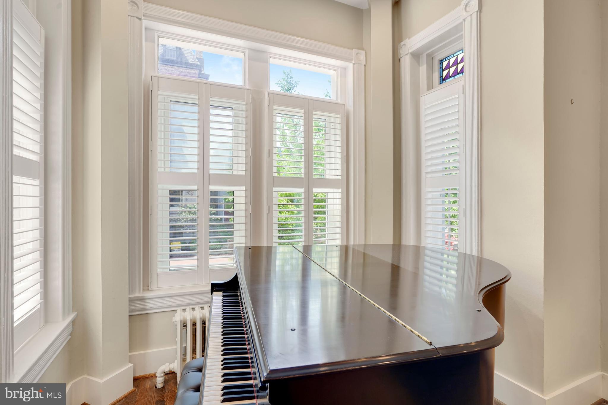 1513 Corcoran Street Northwest Washington, DC 20009 - Photo 6 of 34