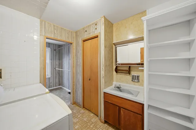 $209,000 | 513 1st Avenue, Dixon, IL 61021