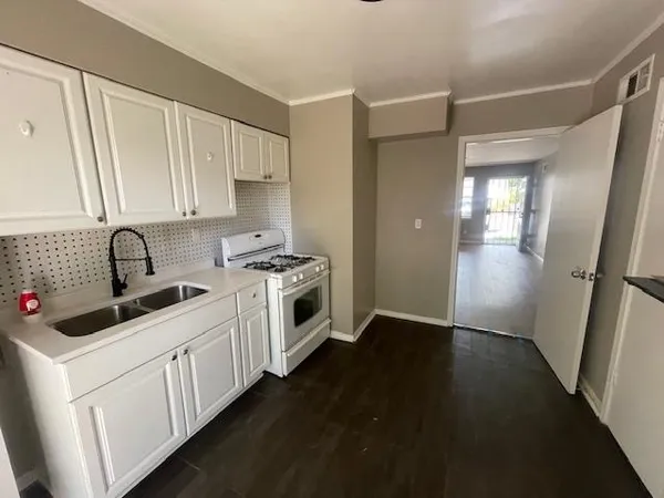 $925 | 3021 Carnes Avenue, Memphis, TN 38111