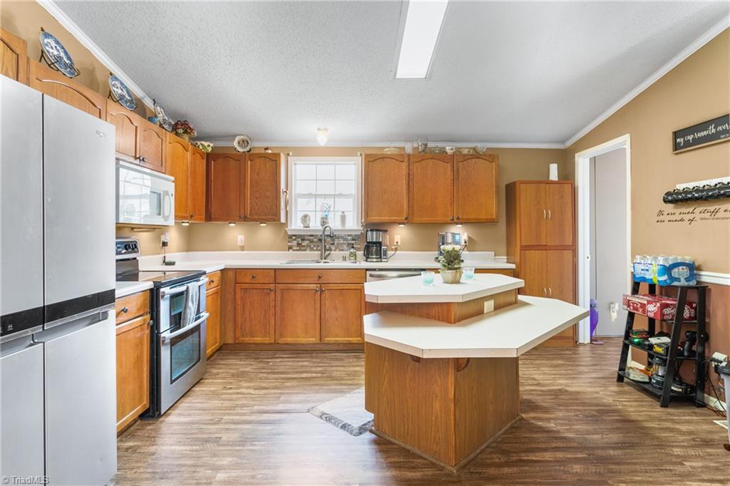 8734 Fulp Road Stokesdale, NC 27357 - Photo 13 of 28