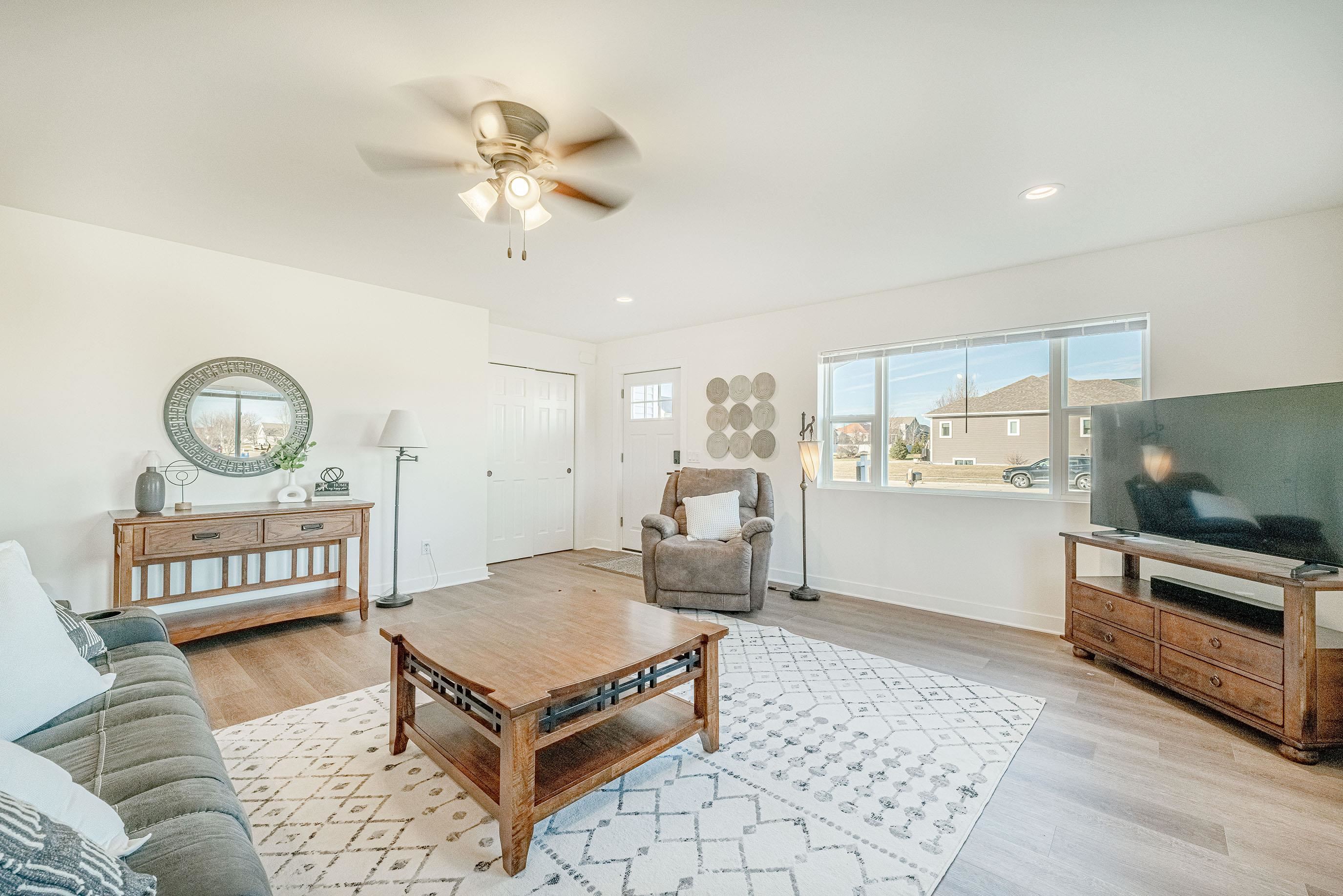 912 Oregon Parks Avenue Oregon, WI 53575 - Photo 3 of 33