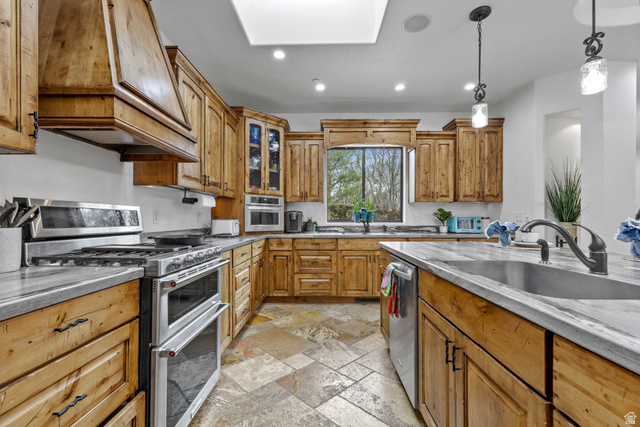 98 Bridge Road Rockville, UT 84763 - Photo 22 of 64 Kitchen – Double Ovens & Generous Prep Space