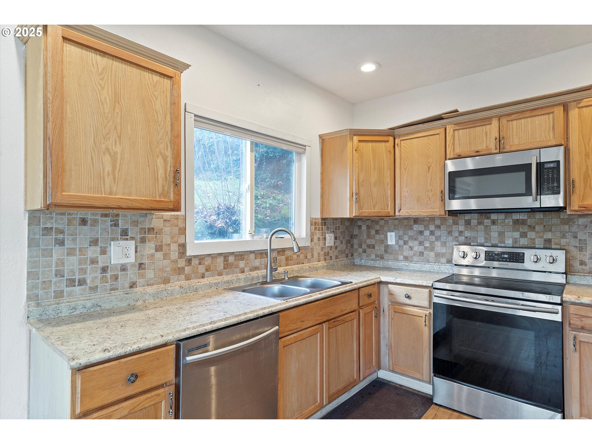 808 West A Street Rainier, OR 97048 - Photo 11 of 41