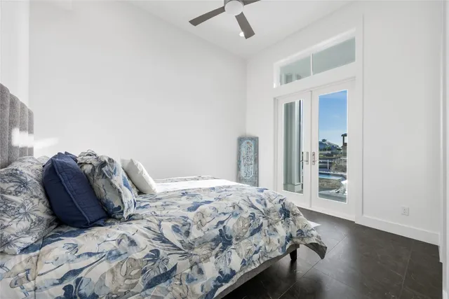 a view of an entryway with workspace