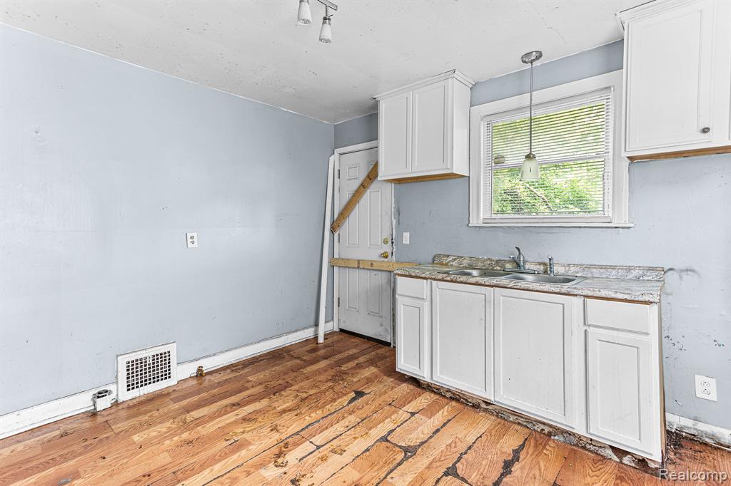 5232 Wayburn Street Detroit, MI 48224 - Photo 15 of 21